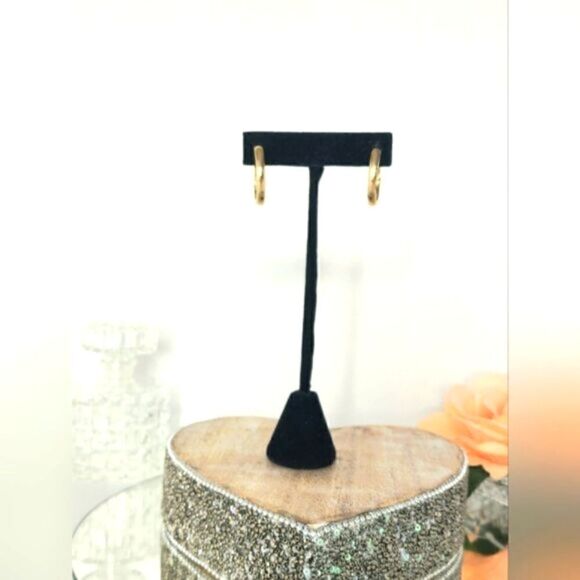 Vintage signed classic gold hoop earrings - Picture 2 of 7